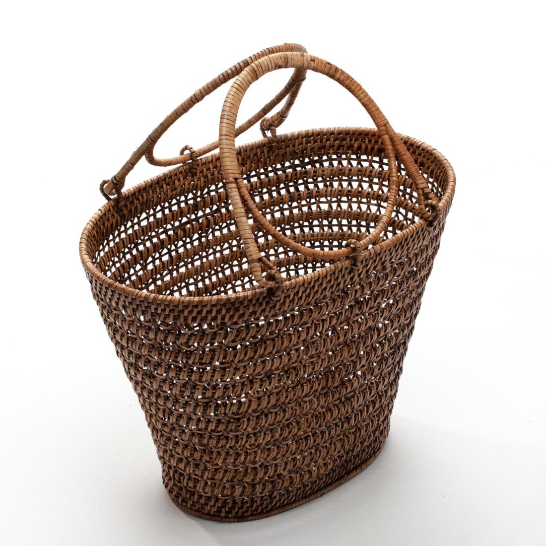 This handmade rattan bag is a piece of natural elegance! 37х20х28 cm