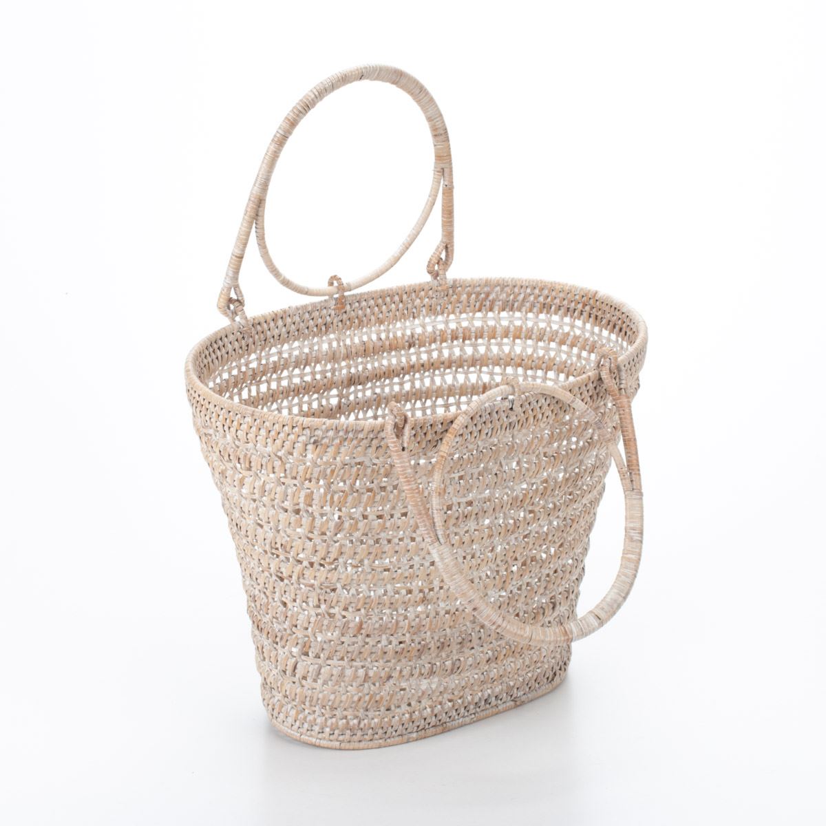 Handmade rattan bag - A touch of natural elegance! Dimensions: 37x20x28 cm