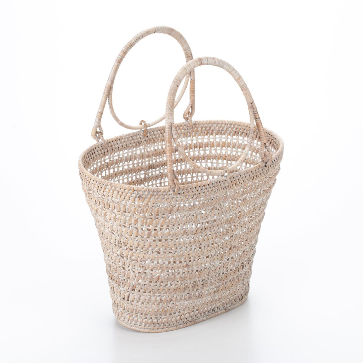 Handmade rattan bag - A touch of natural elegance! Dimensions: 37x20x28 cm