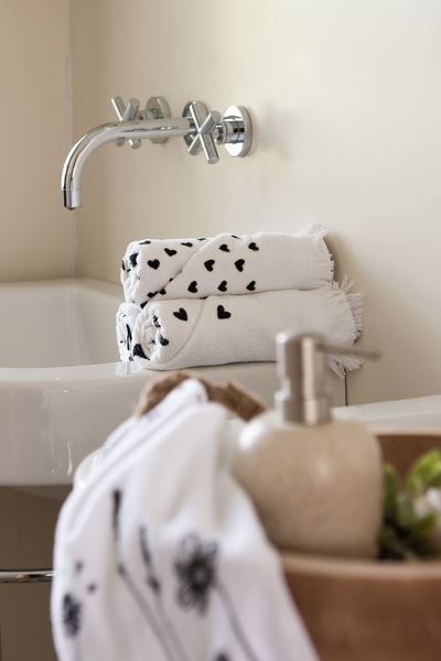 Premium Cotton Towel Black Hearts, 40*66 cm, CTLBS