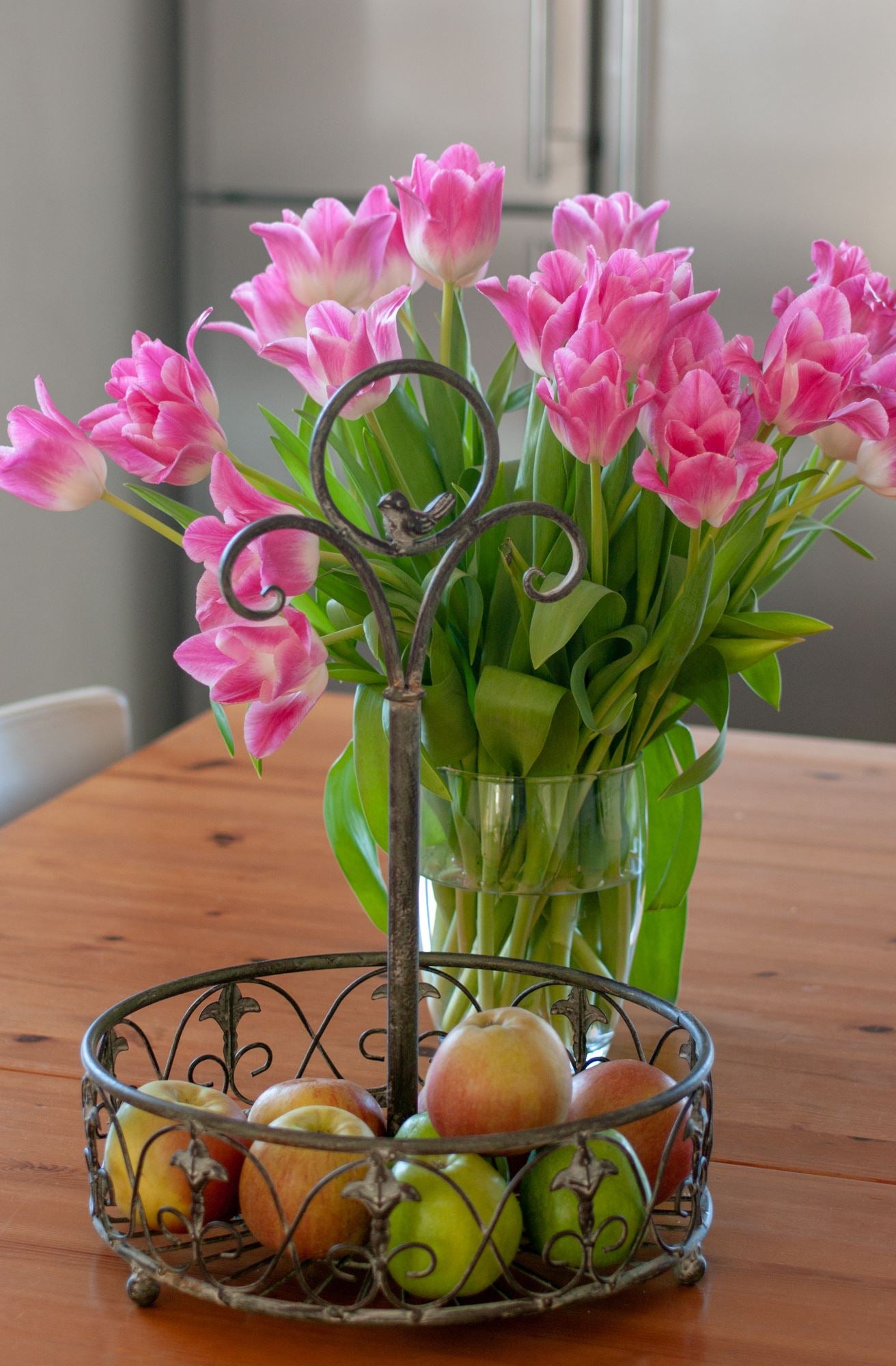 Antique-Style Metal Basket - Versatile Decor for Home & Gifts