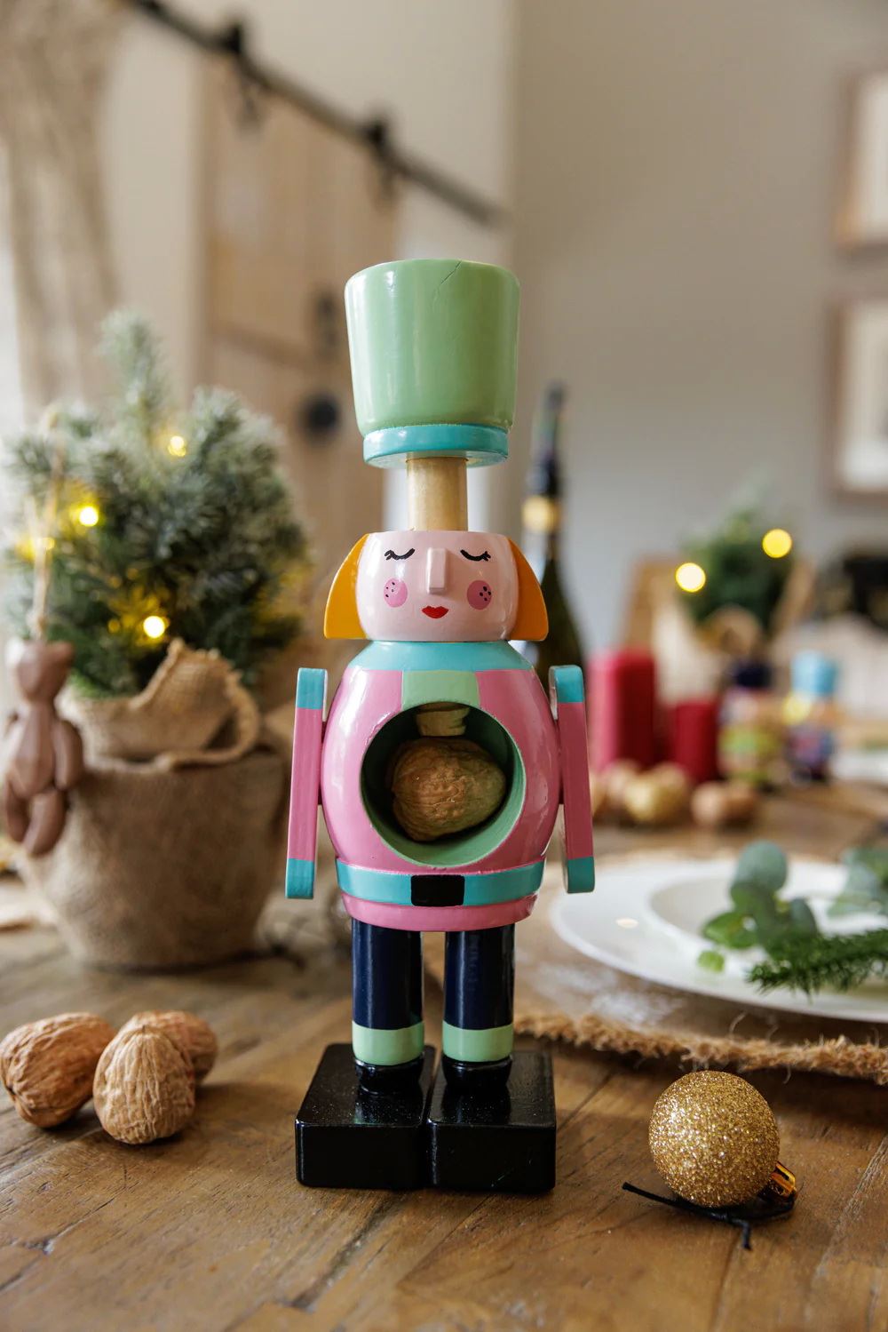 Hand-Painted Wooden Nutcracker Soldier – Functional Holiday Decor & Gift