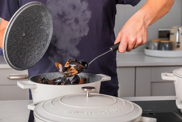 MasterClass Cream pan, 4 L