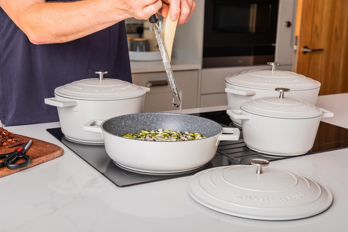 MasterClass Cream Casserole, 4 L, MCMSCRD28CRE