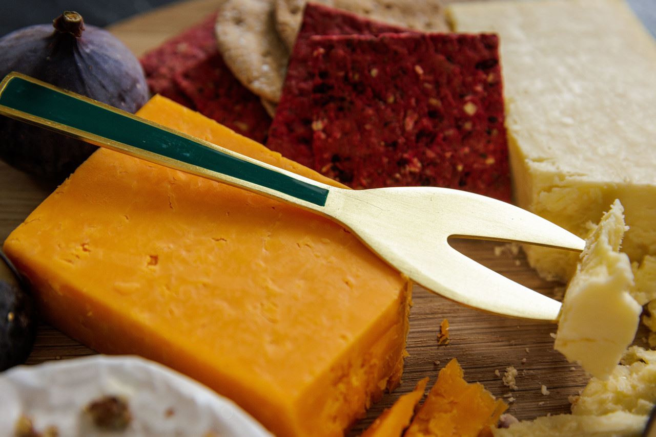 Cheese cutlery set for serving cheese dishes