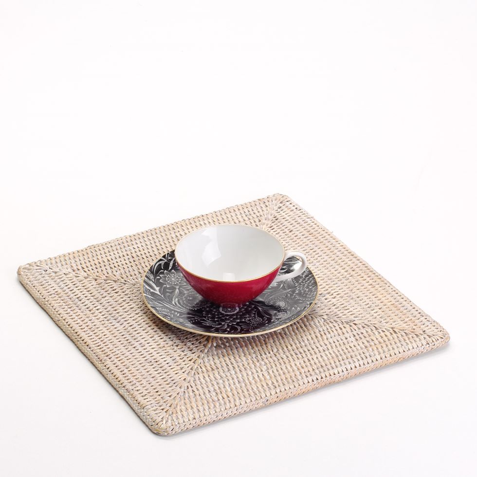 Handmade rattan square placemat: rustic elegance for your table, 31*31*1 cm.