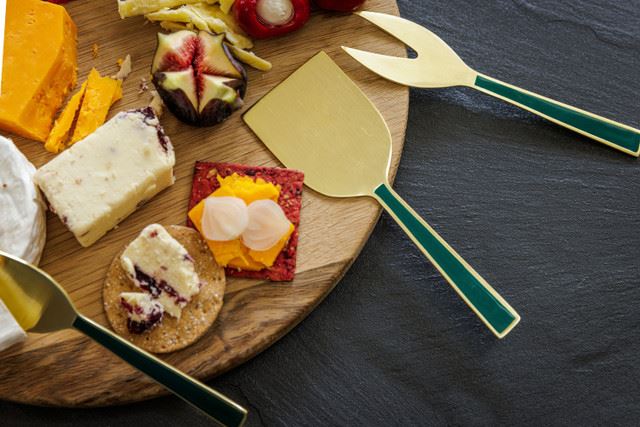 Artesà Green & Gold Luxury Cheese Knife Set – 3-Piece Gold-Plated Stainless Steel Cutlery with Emerald Enamel