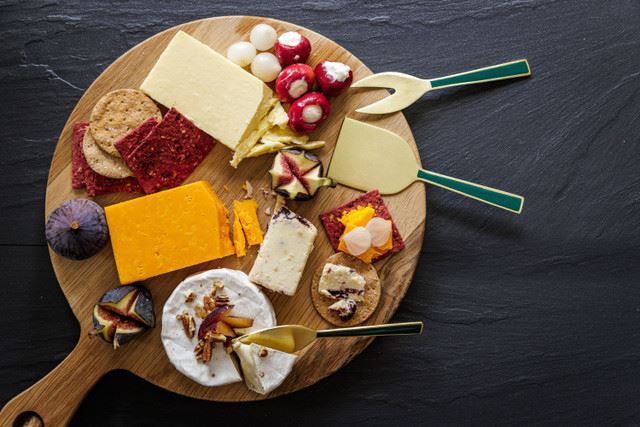 Artesà Green & Gold Luxury Cheese Knife Set – 3-Piece Gold-Plated Stainless Steel Cutlery with Emerald Enamel